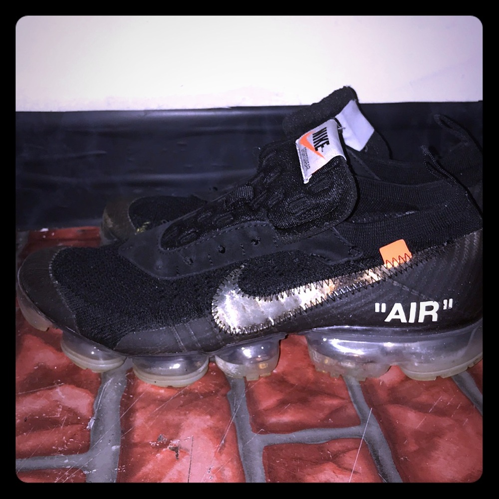 Selling OFF WHITE VAPORMAX
